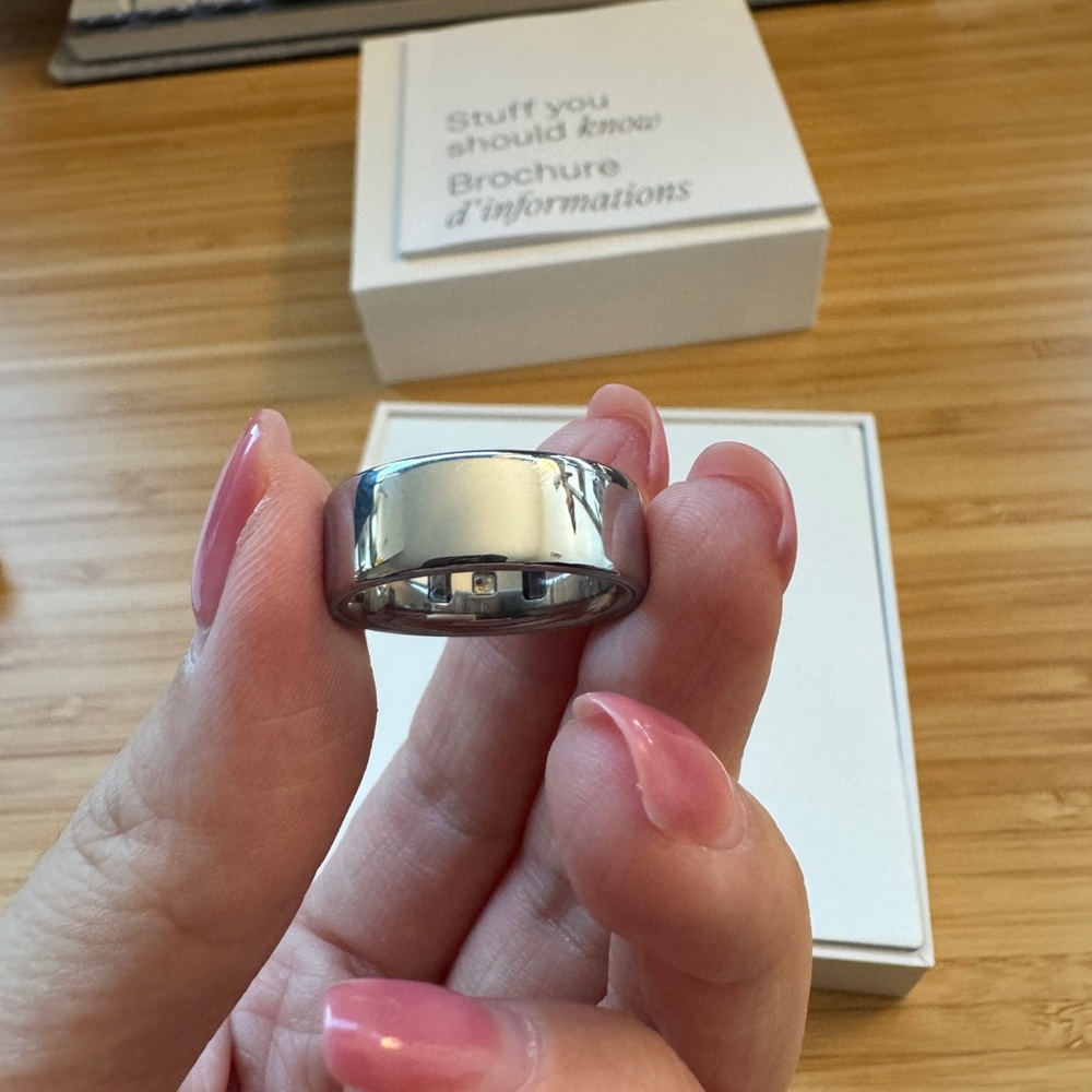 (Brand New) Oura Ring 4 in Silver - Size 8